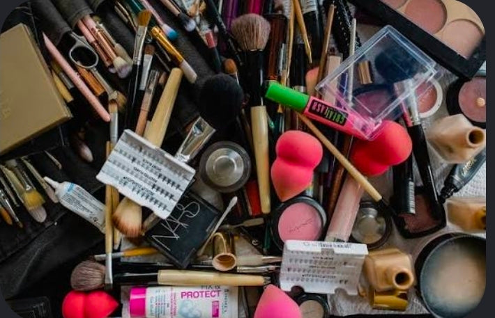 MIXED MAKE-UP ITEMS