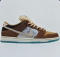 Nike SB Dunk Low "Big Money Savings" sneakers in brown, featuring a mix of suede and textiles.BRAND NEW 💯% AUTHENTIC