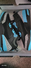 JORDAN SPIZIKE LOW (GLOW IN THE DARK BOTTOMS BRAND NEW 💯% AUTHENTIC