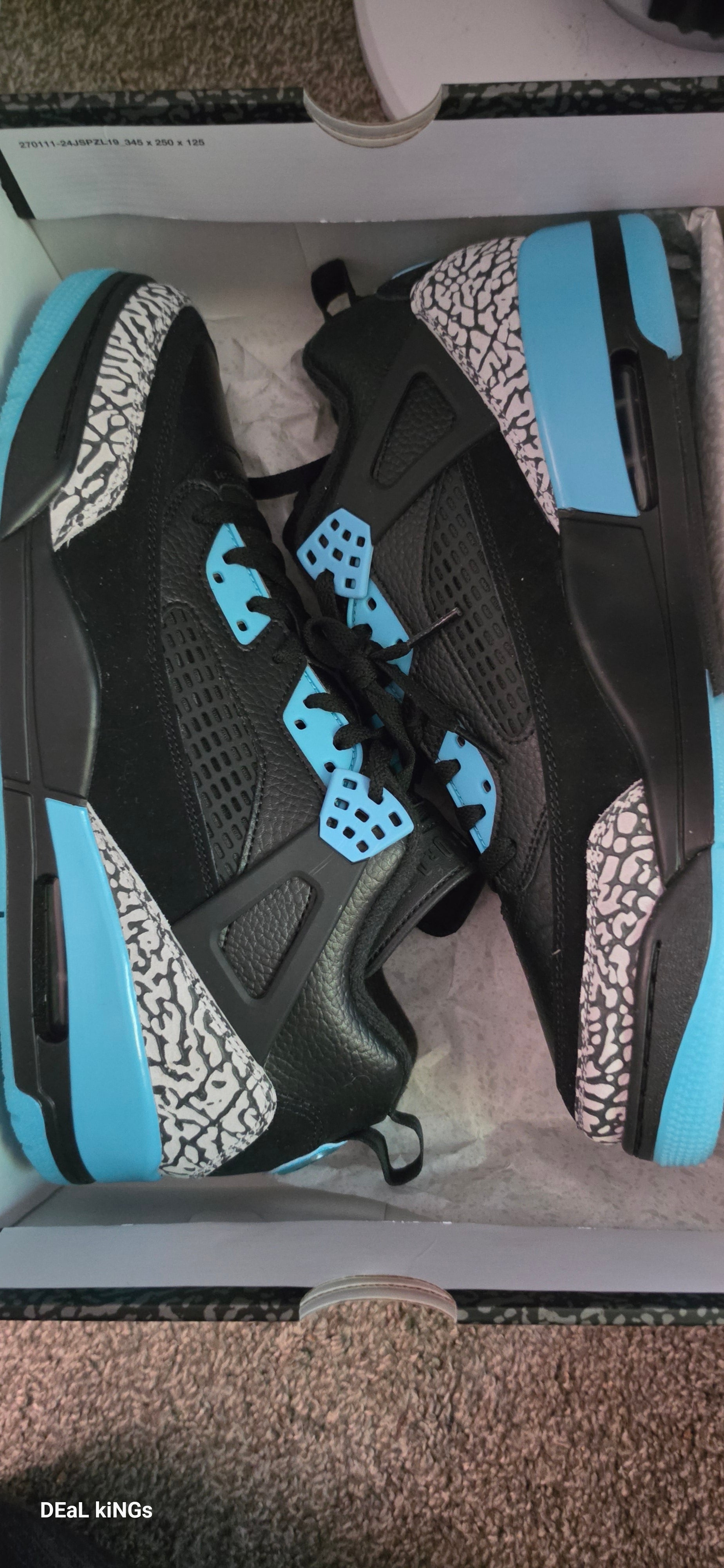 JORDAN SPIZIKE LOW (GLOW IN THE DARK BOTTOMS BRAND NEW 💯% AUTHENTIC