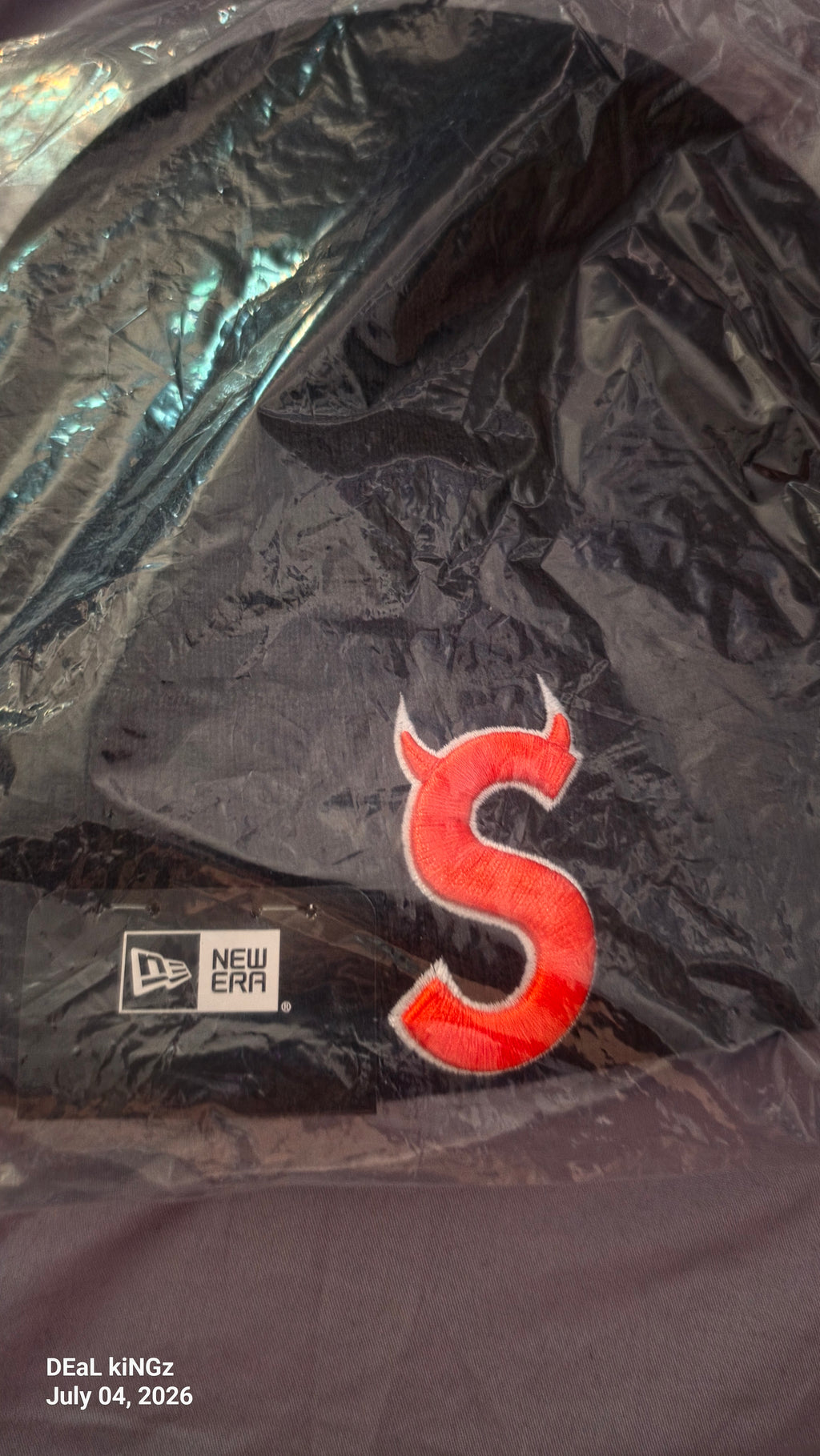 SUPREME X NEW ERA DEVIL S LOGO BEANIE