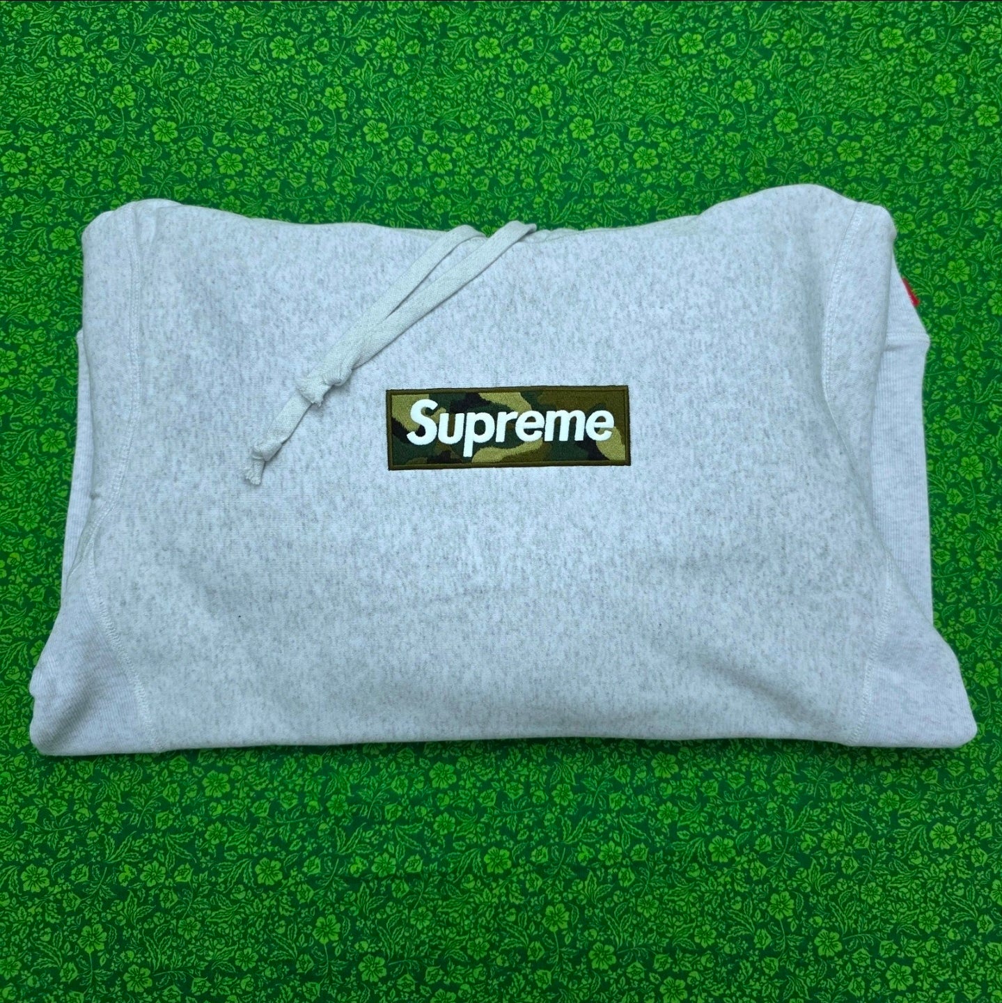 Supreme Box Logo Hooded Sweatshirt in Ash Grey from the Fall/Winter 2023 collection.BRAND NEW 💯% AUTHENTIC