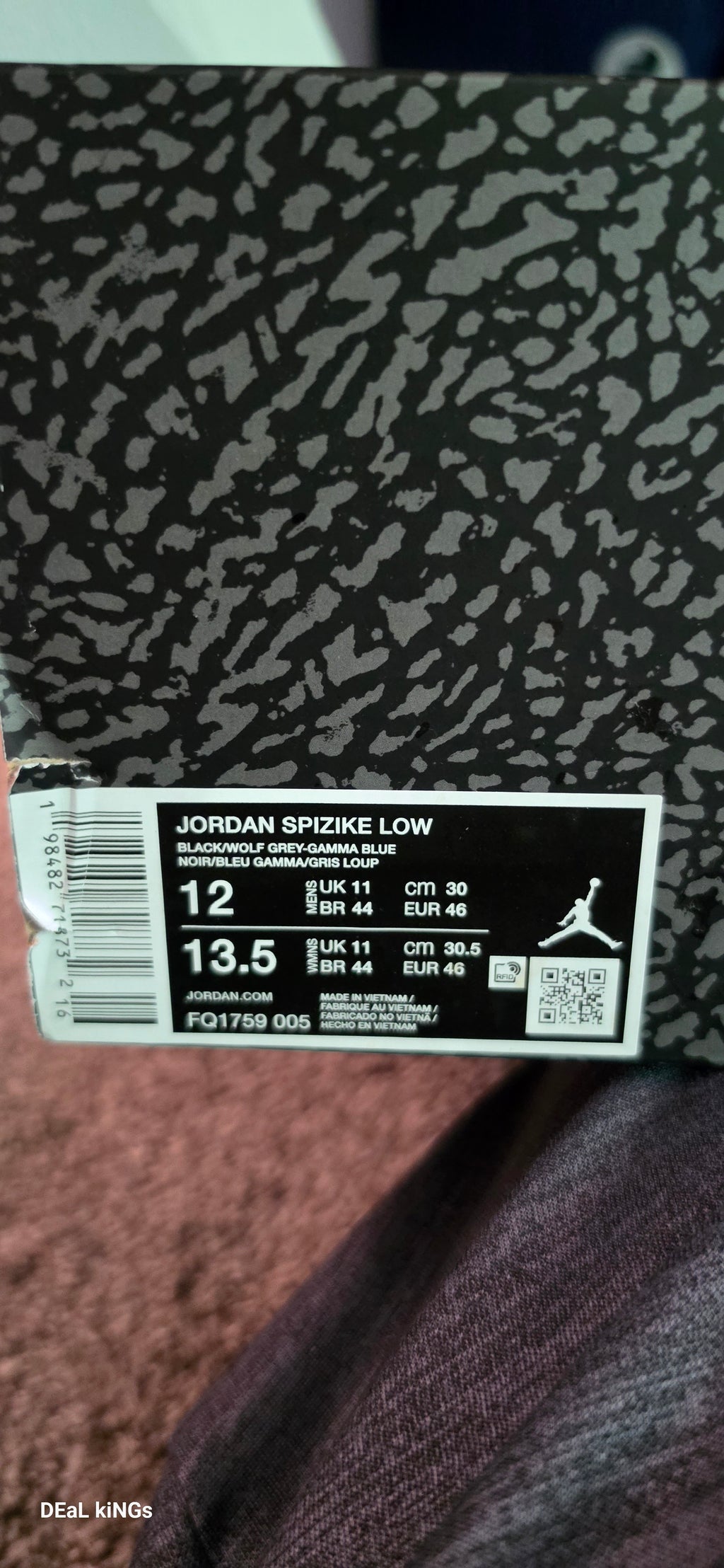 JORDAN SPIZIKE LOW (GLOW IN THE DARK BOTTOMS BRAND NEW 💯% AUTHENTIC