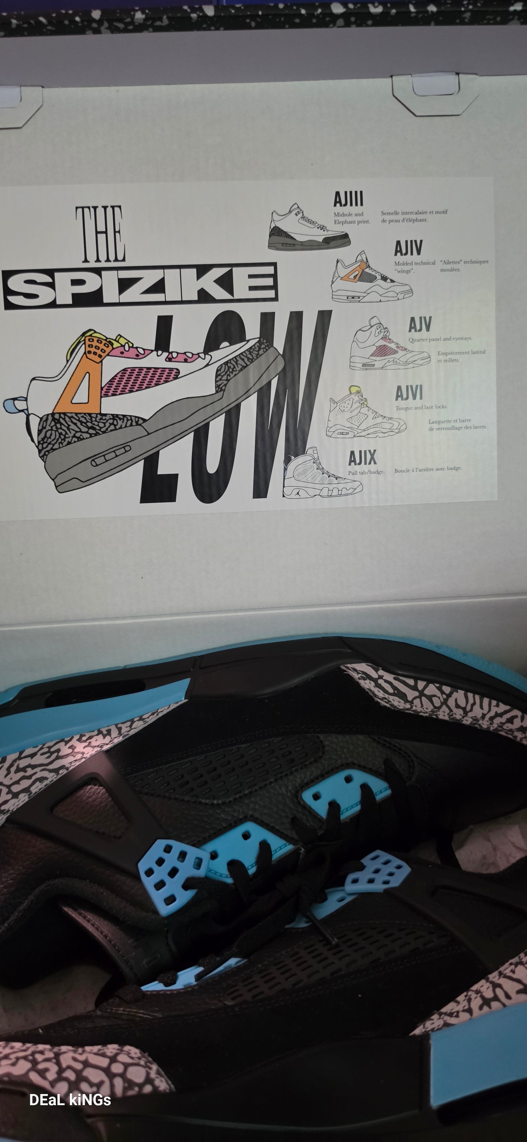 JORDAN SPIZIKE LOW (GLOW IN THE DARK BOTTOMS BRAND NEW 💯% AUTHENTIC